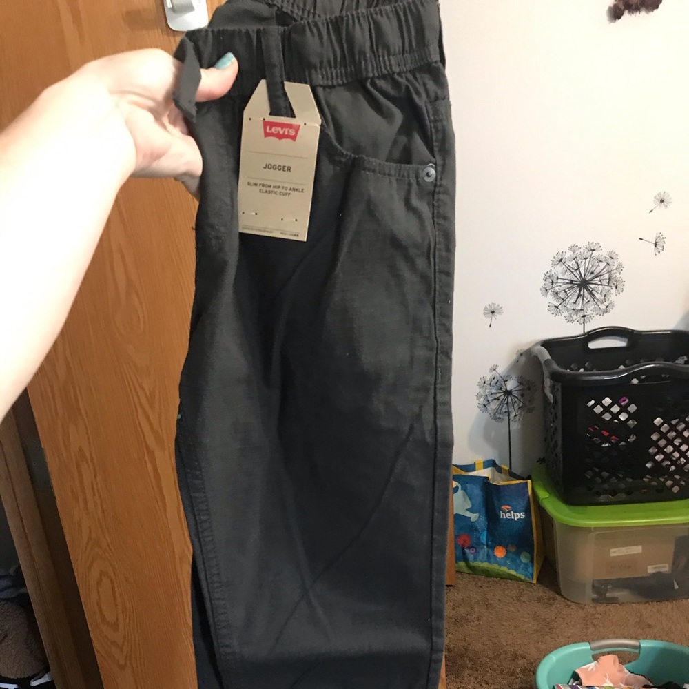 NWT Levi’s joggers